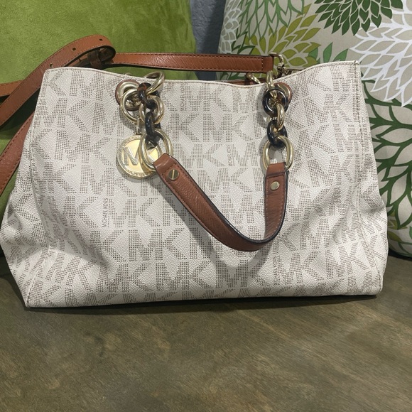 Michael Kors White and Tan Shoulder Bag - Picture 2 of 7